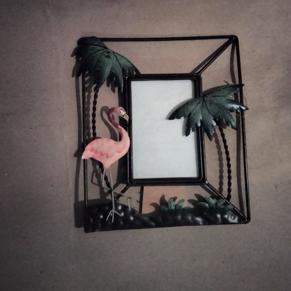 2 BEACHCOMBERS COASTAL LIFE Metal Frames DECOR WITH Tropical Flamingo Palm Trees - Picture 9 of 14
